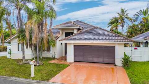 11631 SW 10th St, Pembroke Pines, FL 33025