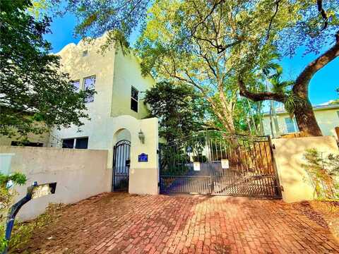3071 Center St, Miami, FL 33133