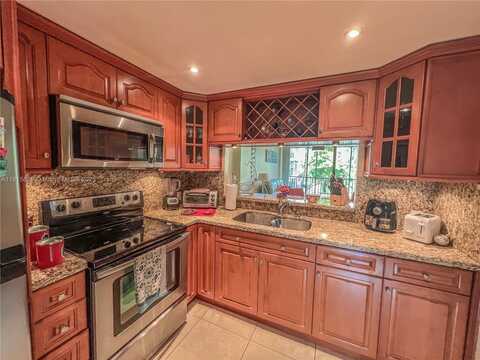 3301 N Country Club Dr, Aventura, FL 33180