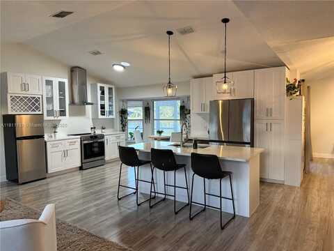 896 Hunters Creek Dr, West Melbourne, FL 32935