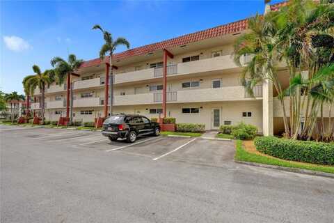9410 N Hollybrook Lake Dr, Pembroke Pines, FL 33025