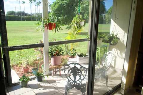 9820 S Hollybrook Lake Dr, Pembroke Pines, FL 33025