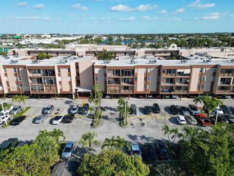 1900 W 68th St, Hialeah, FL 33014