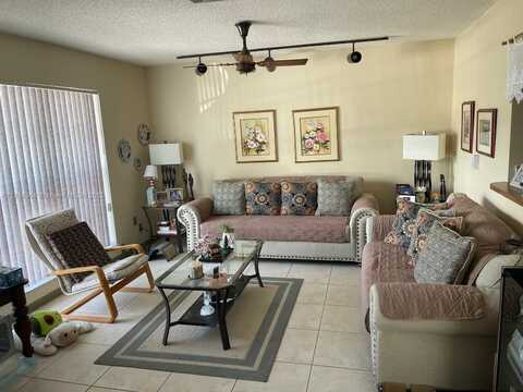 6172 SW 4th Pl, Margate, FL 33068