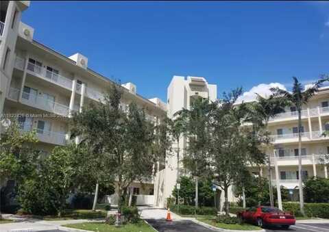 3500 Oaks Clubhouse Dr, Pompano Beach, FL 33069