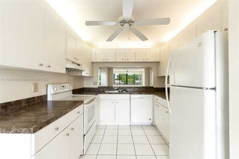 9455 N Belfort Cir, Tamarac, FL 33321