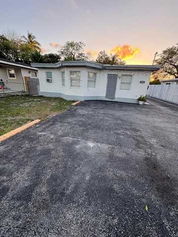 125 NW 4th Ave, Hallandale Beach, FL 33009