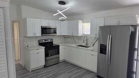 2248 MARINA PARK DR, Fort Myers, FL 33905