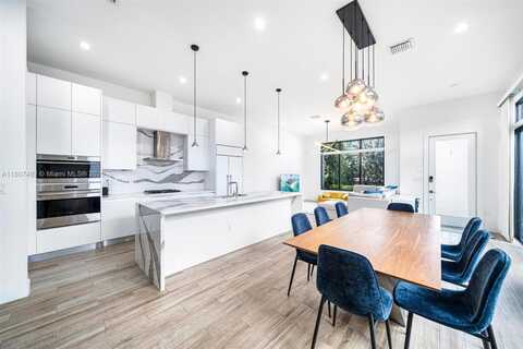 8231 NW 43rd St, Doral, FL 33166