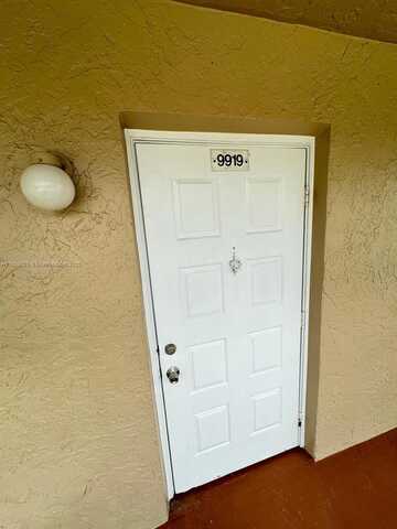 9919 Twin Lakes Dr, Coral Springs, FL 33071