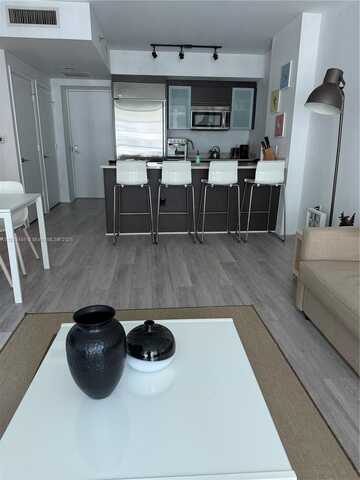 500 Brickell Ave, Miami, FL 33131