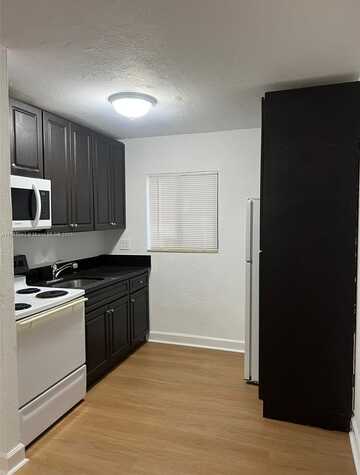 180 NE 71st St, Miami, FL 33138