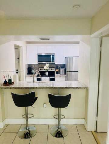 7035 NW 186th St, Hialeah, FL 33015