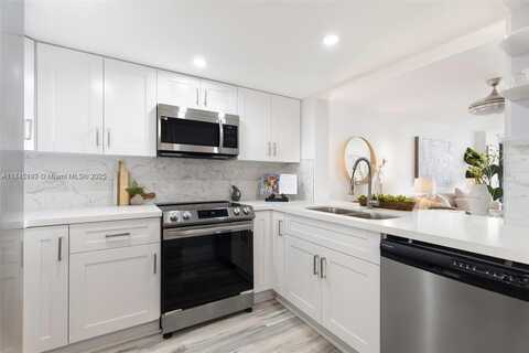 2555 Collins Ave, Miami Beach, FL 33140