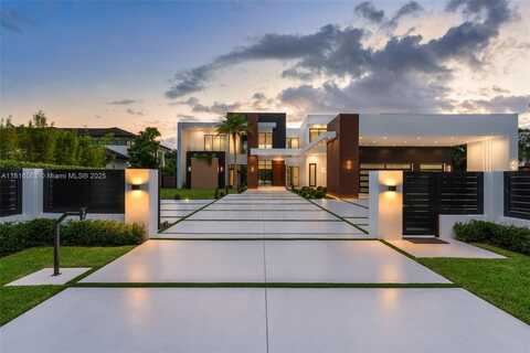 6900 SW 72nd Ct, Miami, FL 33143