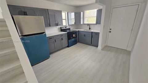 1000 W 28 St, Hialeah, FL 33010
