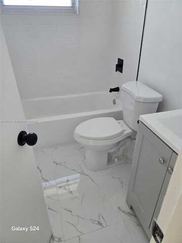 1000 W 28 St, Hialeah, FL 33010
