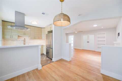 810 81st St, Miami Beach, FL 33141