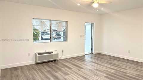 916 W 42nd St, Miami Beach, FL 33140