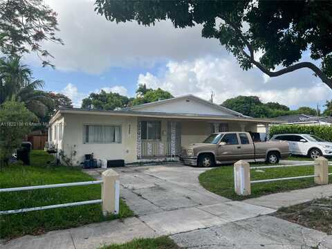 6685 NW 39th St, Virginia Gardens, FL 33166