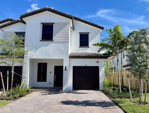 267 SW 159 Place, Pembroke Pines, FL 33027