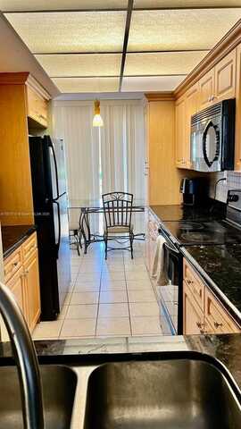 8711 SW 30th St, Davie, FL 33328
