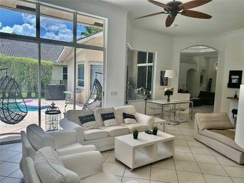 2492 Eagle Run Dr, Weston, FL 33327