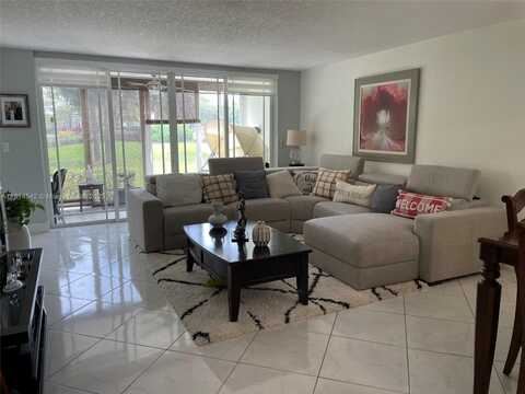 500 Oaks Ln, Pompano Beach, FL 33069