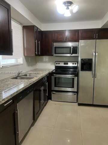 9351 Fontainebleau Blvd, Miami, FL 33172