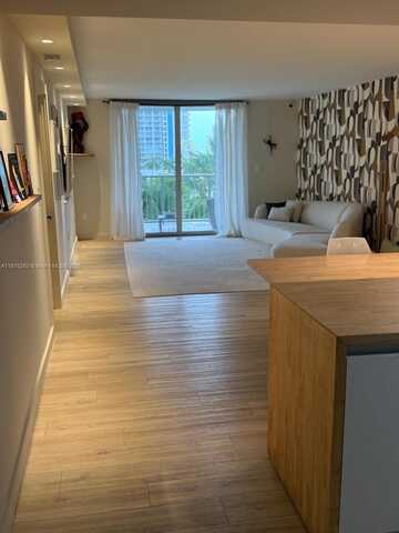 210 Sea View Dr, Key Biscayne, FL 33149