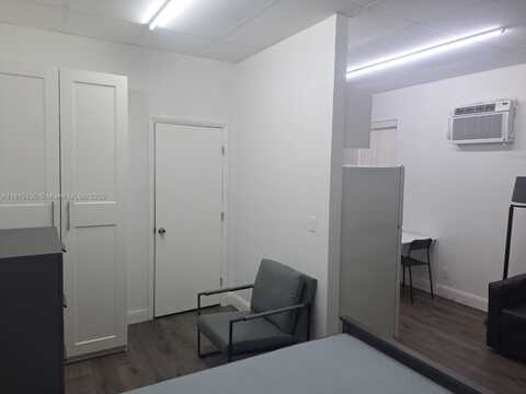 4500 N Dixie Hwy, Oakland Park, FL 33334