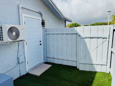 8350 NW 7th St, Pembroke Pines, FL 33024