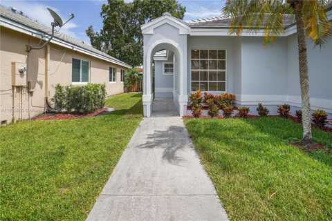 9354 Arborwood Cir, Davie, FL 33328