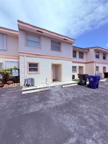 7907 SW 8th St, North Lauderdale, FL 33068