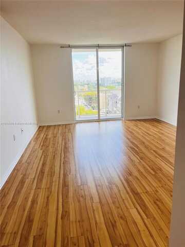 900 SW 8th St, Miami, FL 33130