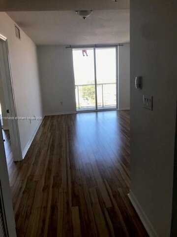 900 SW 8th St, Miami, FL 33130