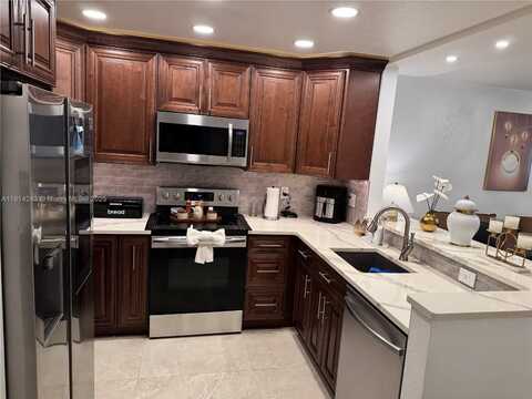 7100 NW 17th St, Plantation, FL 33313