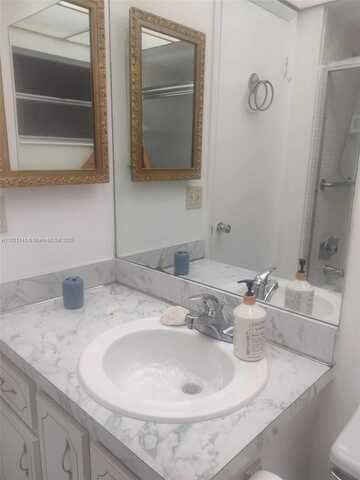 3001 NW 46th Ave, Lauderdale Lakes, FL 33313