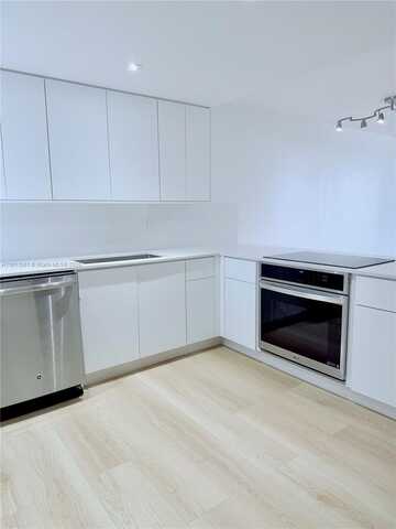 1331 Lincoln Rd, Miami Beach, FL 33139