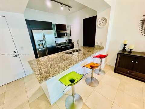 950 Brickell Bay Dr, Miami, FL 33131