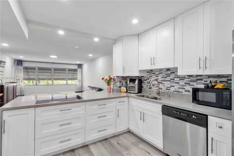 215 SE 3rd Ave, Hallandale Beach, FL 33009