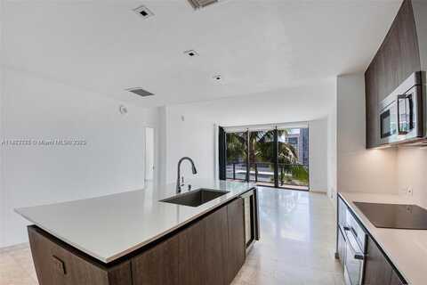 68 SE 6th St, Miami, FL 33131