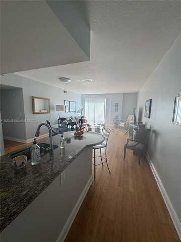 7280 SW 89th St, Miami, FL 33156