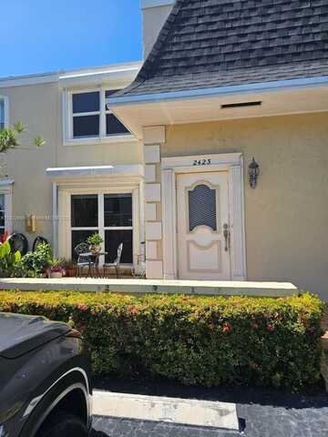 2423 NE 10th St, Hallandale Beach, FL 33009