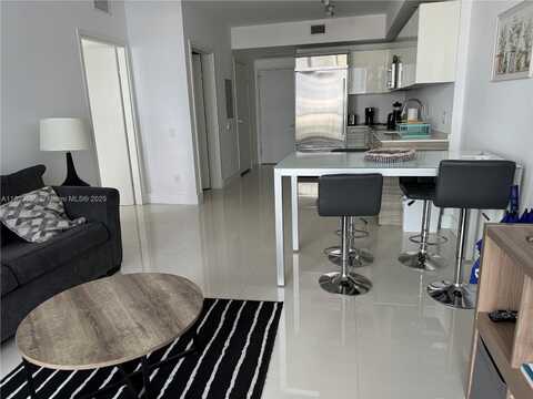 1300 Brickell Bay Dr, Miami, FL 33131