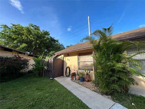 121 Briarwood Cir, Hollywood, FL 33024