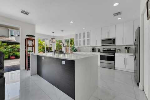 10738 NW 70th Ln, Doral, FL 33178