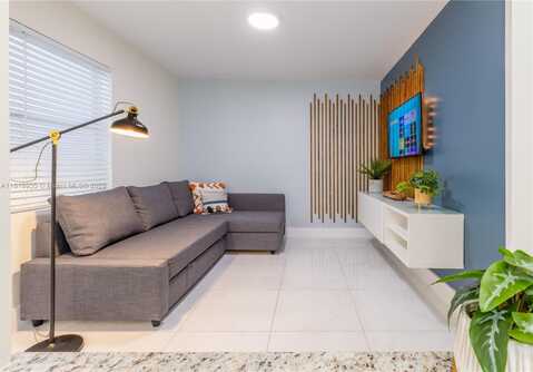 1762 NW 15th St, Miami, FL 33125