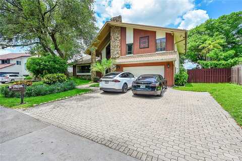 863 W Coco Plum Cir, Plantation, FL 33324