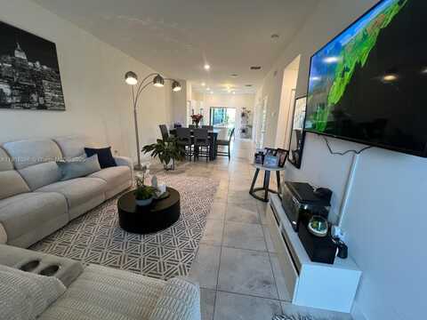 8195 NW 104th Ave, Doral, FL 33178